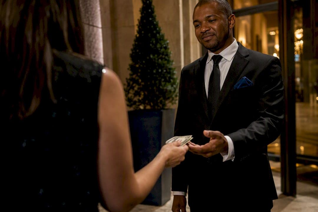 When the Receipt Isn't the Tip: U.S. Chauffeur Tipping Etiquette